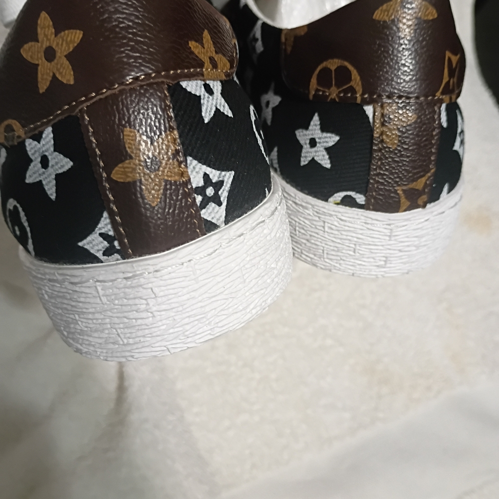 New Classy Monogram Quiet Luxury Sneakers - Picture 4 of 6